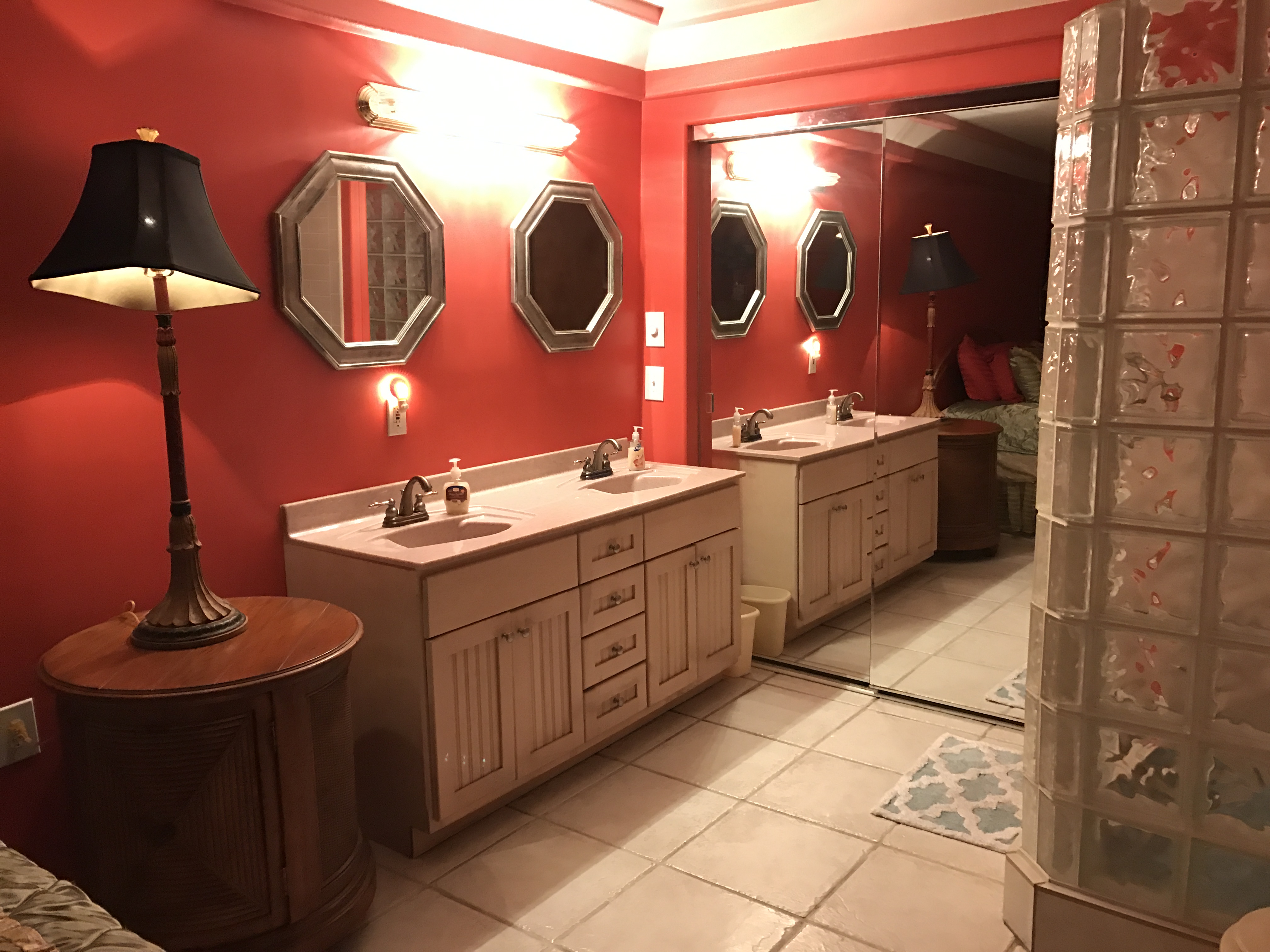 Bathroom View - Florida Vacation Rentals - Horseshoe Beach Real Estate - Tammy Bryan