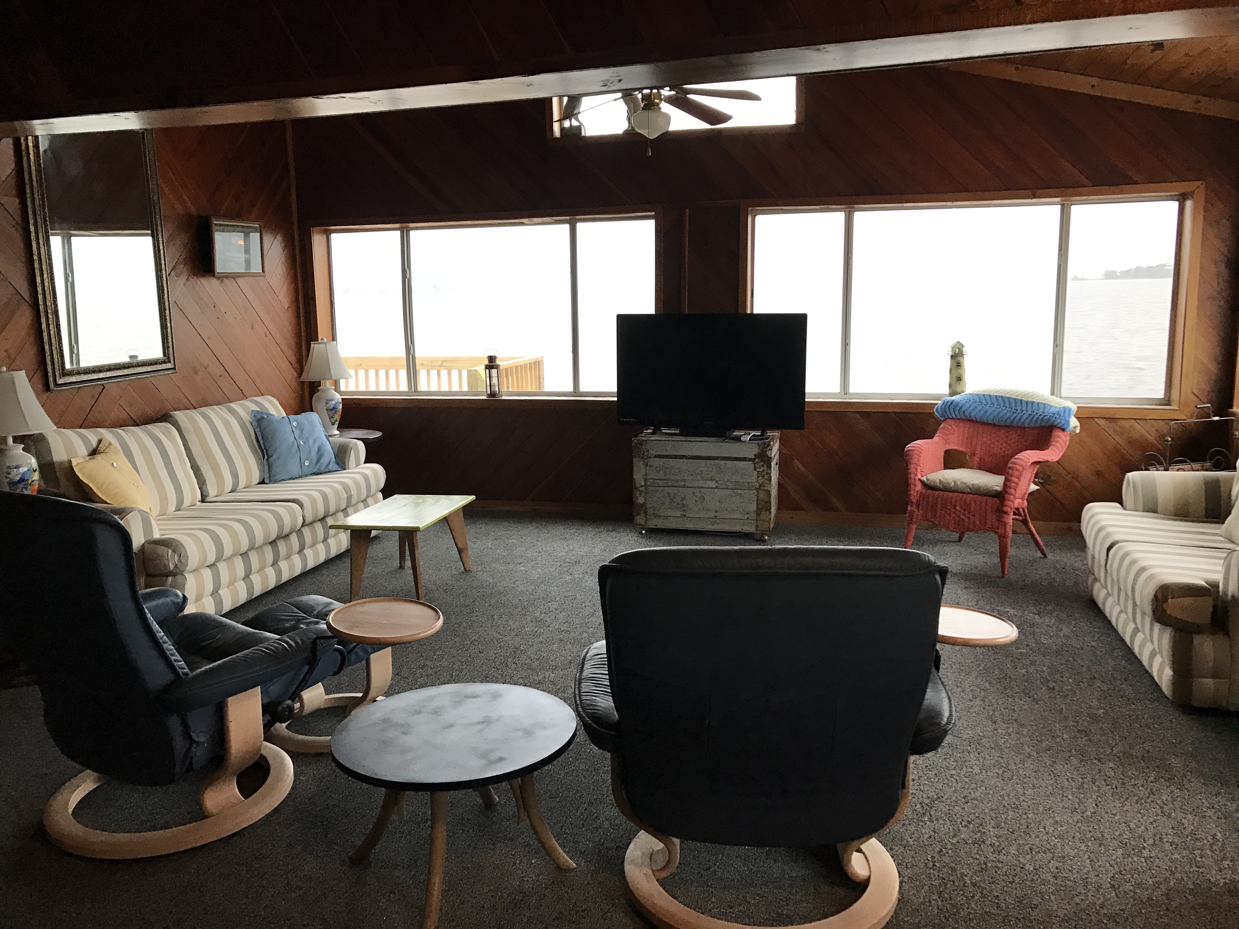 Living Area Waterfront View - Florida Vacation Rentals - Horseshoe Beach Real Estate - Tammy Bryan