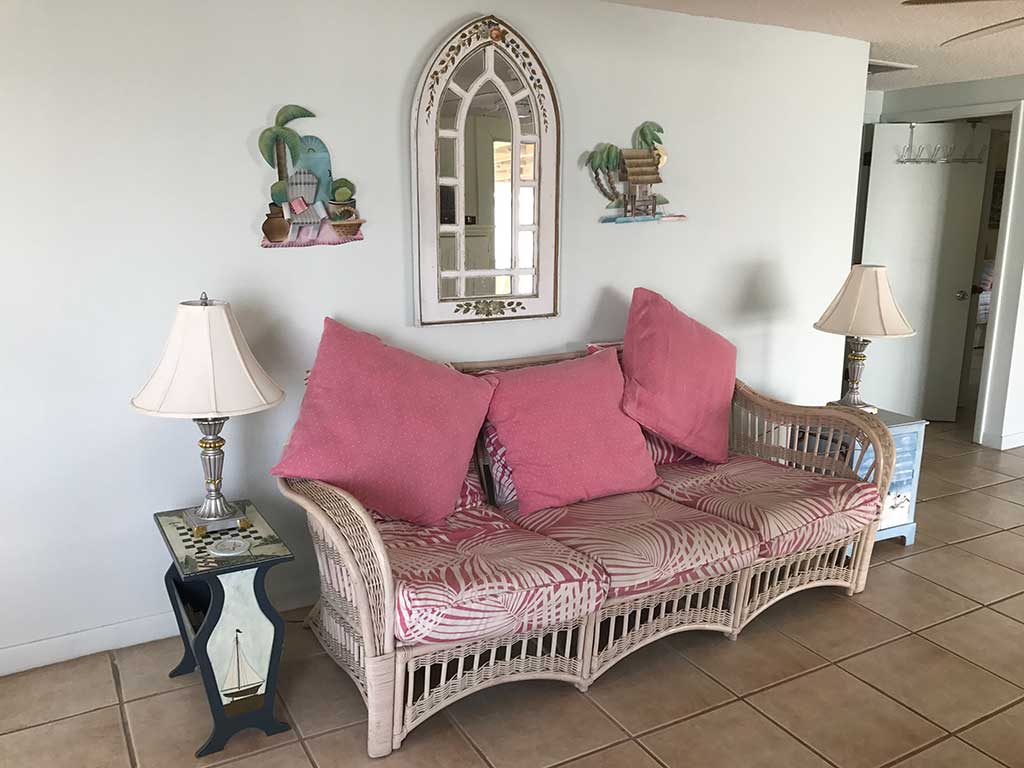 Living Area View - Florida Vacation Rentals - Horseshoe Beach Real Estate - Tammy Bryan