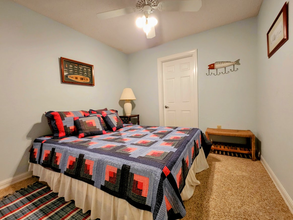 Bathroom View - Florida Vacation Rentals - Horseshoe Beach Real Estate - Tammy Bryan