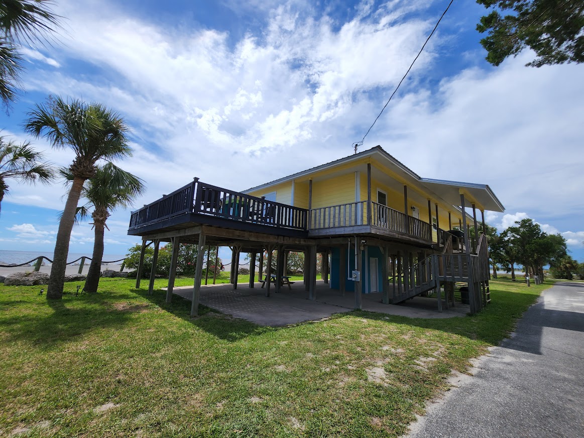 Bathroom View - Florida Vacation Rentals - Horseshoe Beach Real Estate - Tammy Bryan
