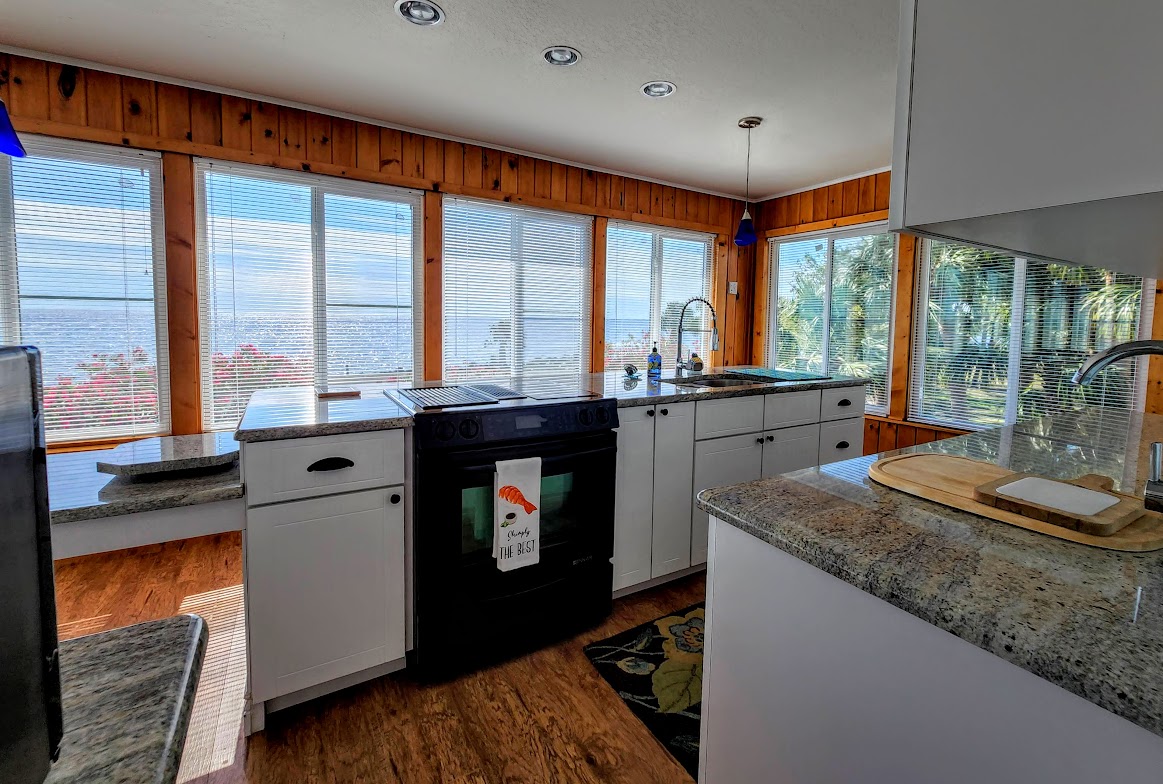 Kitchen View - Florida Vacation Rentals - Horseshoe Beach Real Estate - Tammy Bryan