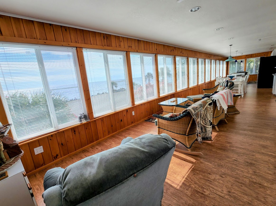 Living Area View - Florida Vacation Rentals - Horseshoe Beach Real Estate - Tammy Bryan