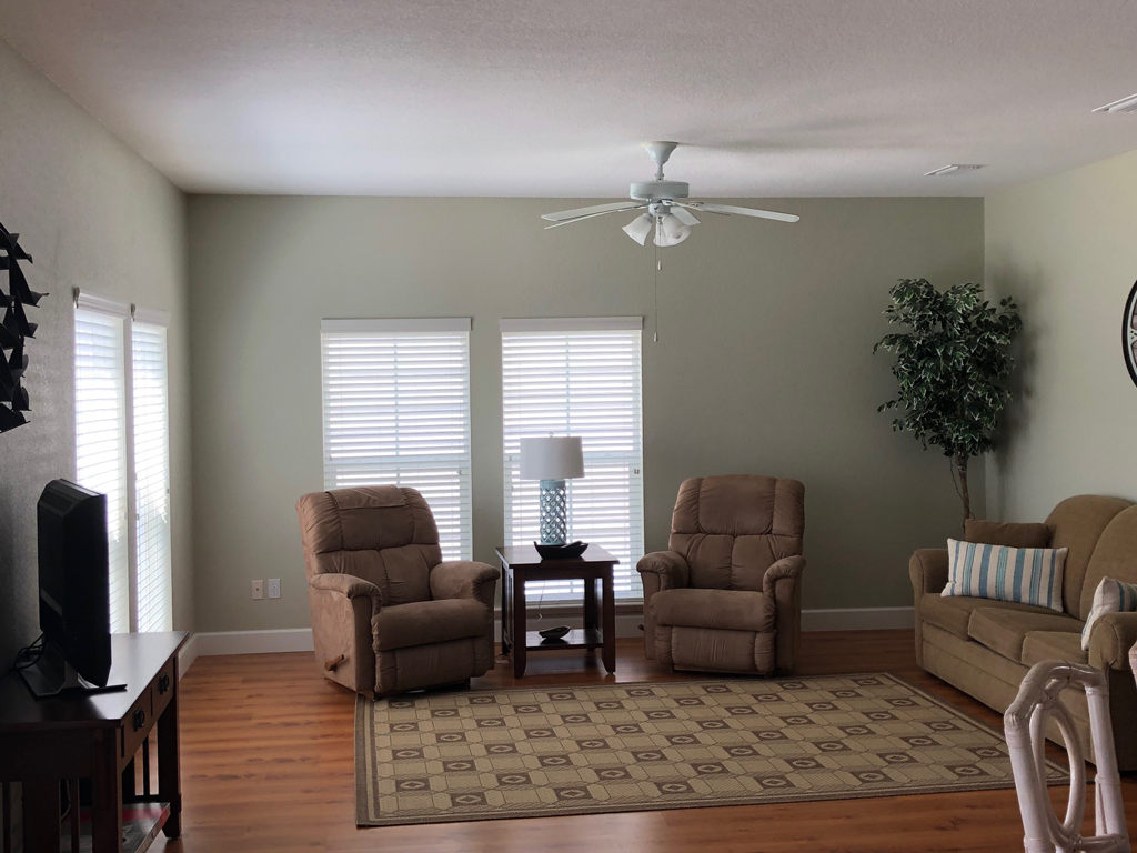 Living Area View - Florida Vacation Rentals - Horseshoe Beach Real Estate - Tammy Bryan