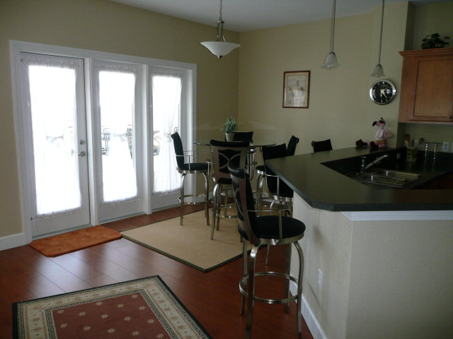 View of kitchen bar and dining - Florida Vacation Rentals - Horseshoe Beach Real Estate - Tammy Bryan