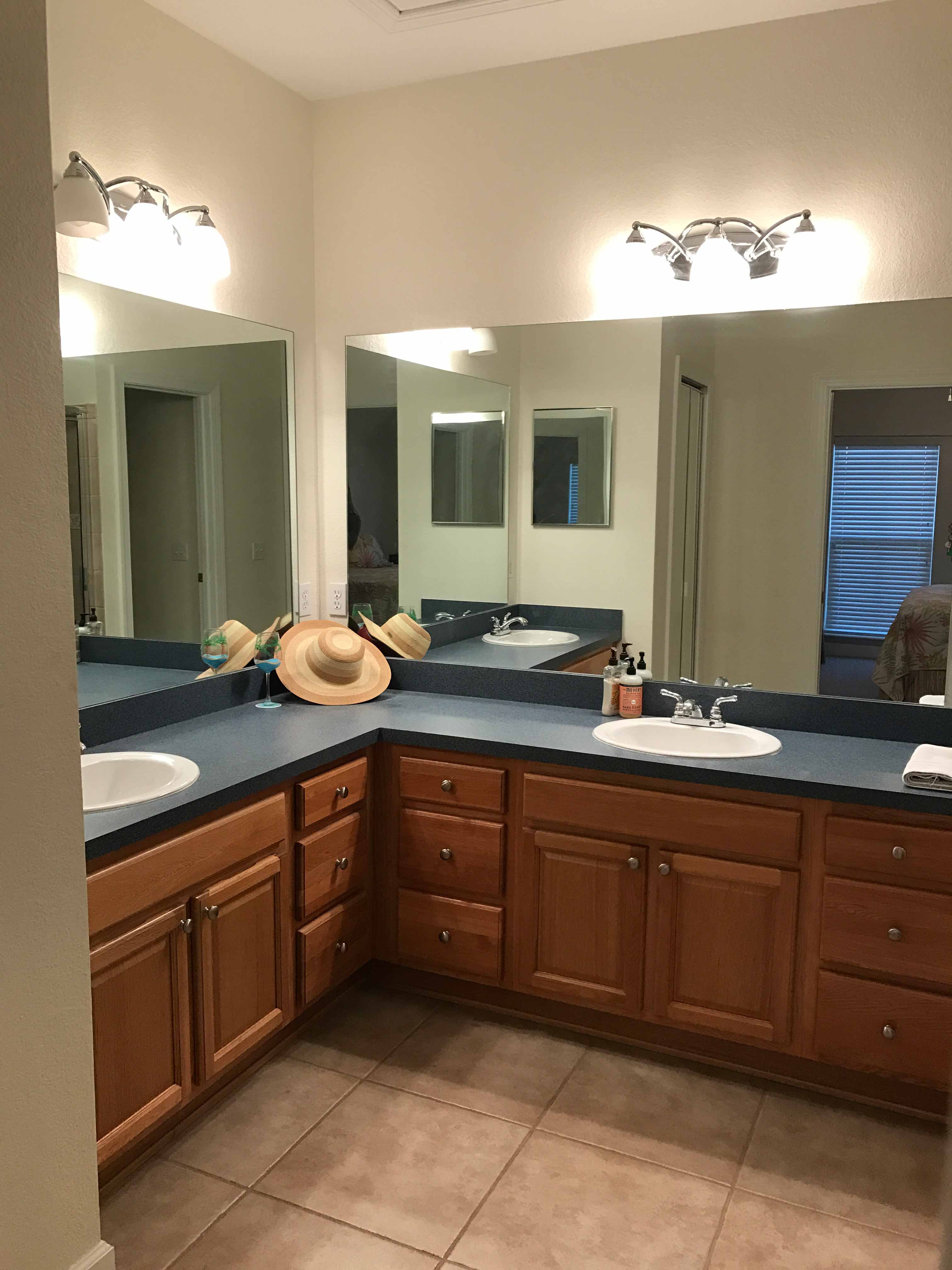 Bathroom View - Florida Vacation Rentals - Horseshoe Beach Real Estate - Tammy Bryan