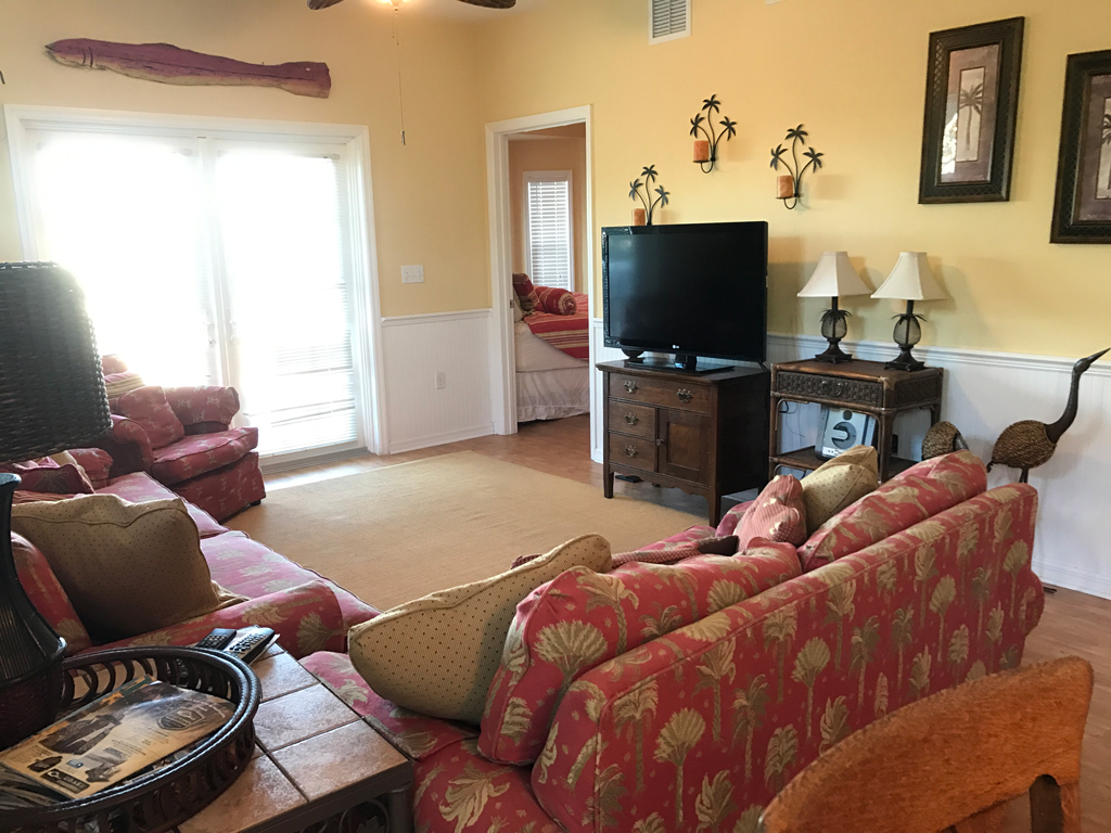 Living Area View - Florida Vacation Rentals - Horseshoe Beach Real Estate - Tammy Bryan