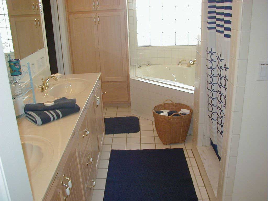 Bathroom View - Florida Vacation Rentals - Horseshoe Beach Real Estate - Tammy Bryan