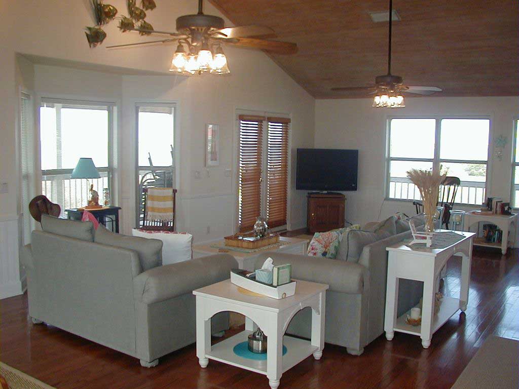 Living Area View - Florida Vacation Rentals - Horseshoe Beach Real Estate - Tammy Bryan