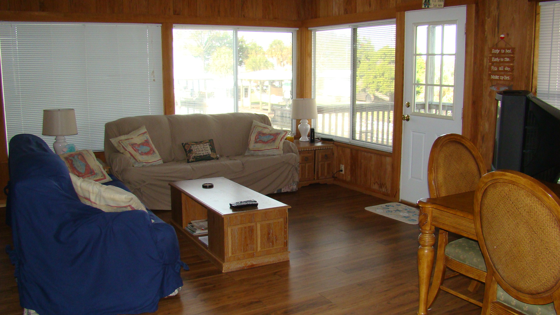 Living Area - Florida Vacation Rentals - Horseshoe Beach Real Estate - Tammy Bryan